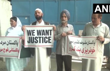 Peaceful Protest Held in Srinagar Against Pakistan Army’s Alleged Killing of Civilians in PoKPeaceful Protest Held in Srinagar Against Pakistan Army’s Alleged Killing of Civilians in PoK